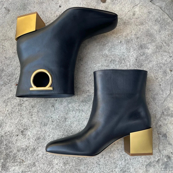 Salvatore Ferragamo Albiano Ankle  Boots In Black, size 6C - Picture 7 of 16